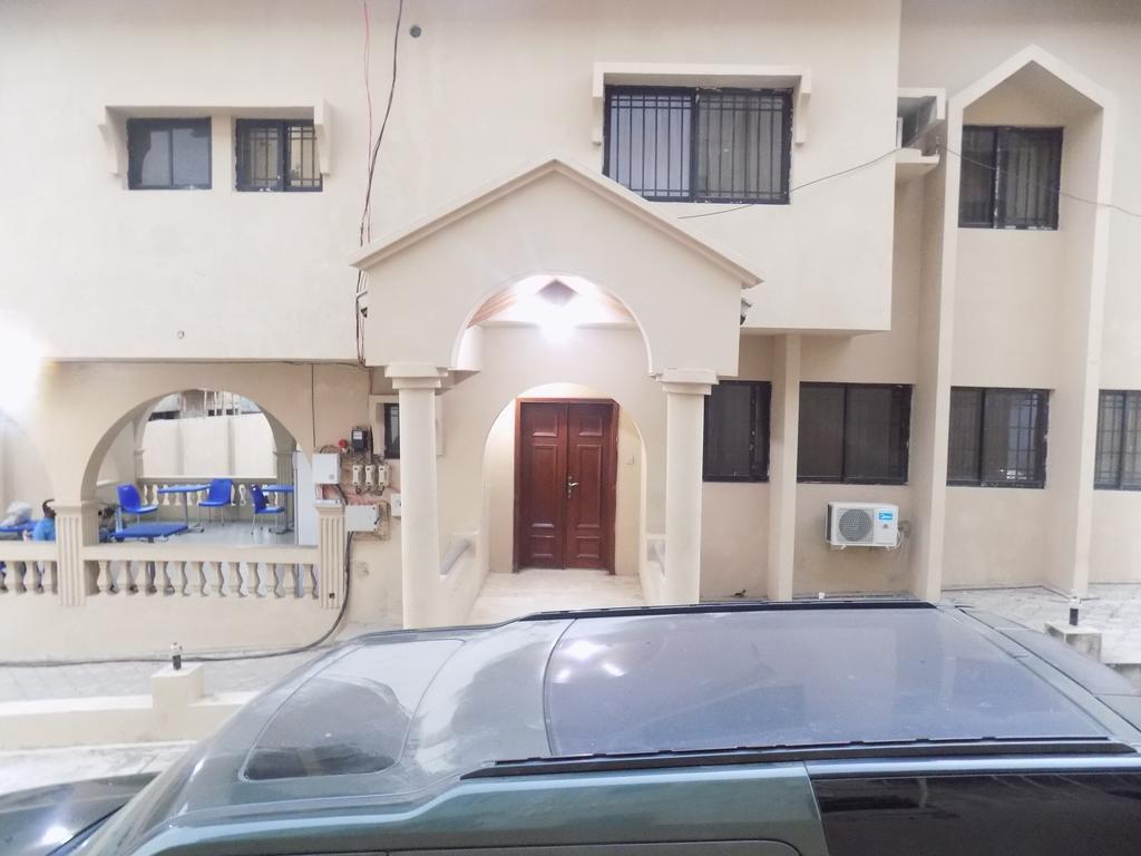 Posh Apartments And Hotel Ikeja Bagian luar foto