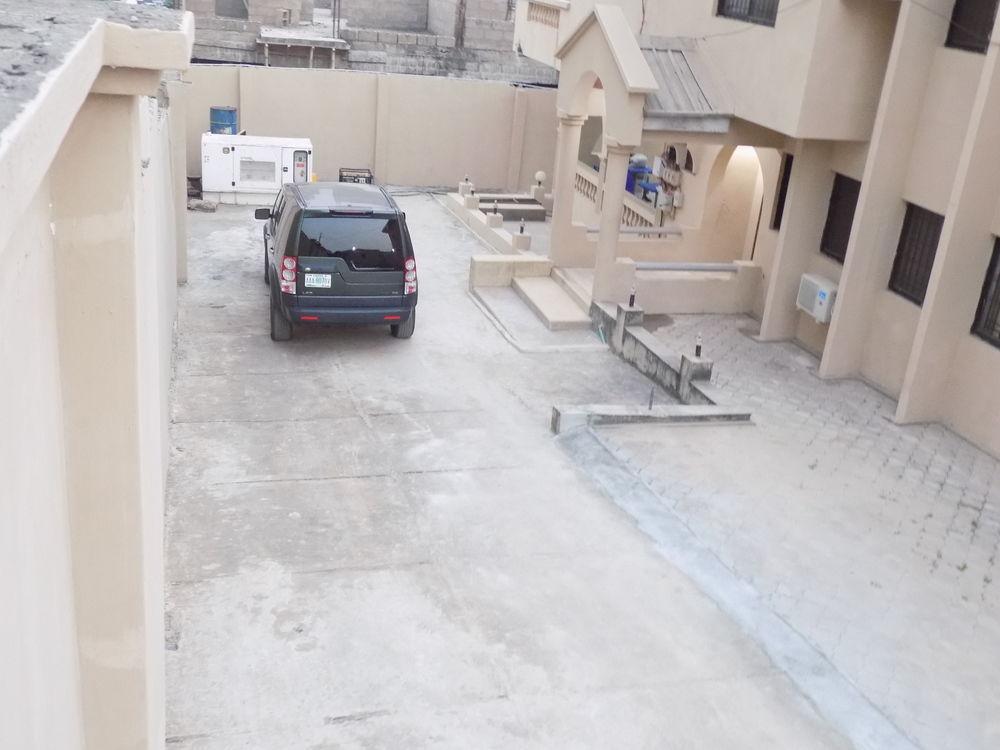Posh Apartments And Hotel Ikeja Bagian luar foto