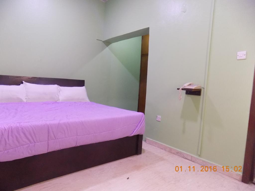 Posh Apartments And Hotel Ikeja Bagian luar foto