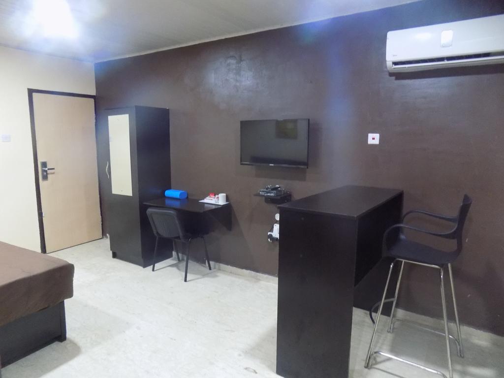 Posh Apartments And Hotel Ikeja Bagian luar foto