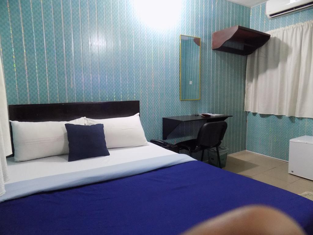 Posh Apartments And Hotel Ikeja Bagian luar foto