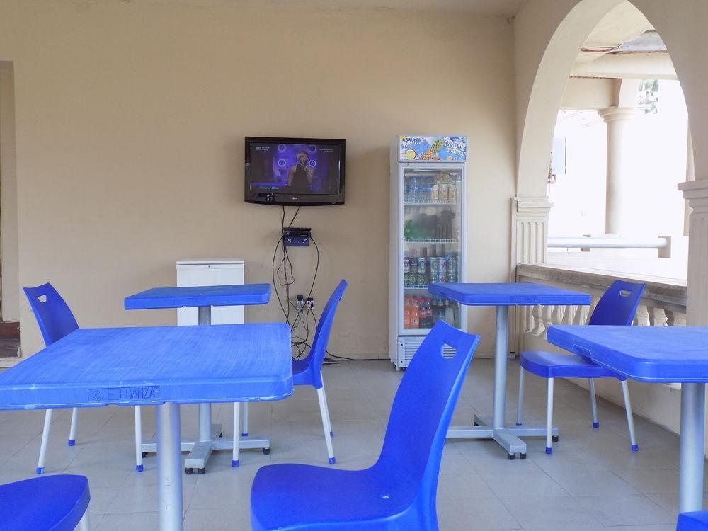 Posh Apartments And Hotel Ikeja Bagian luar foto