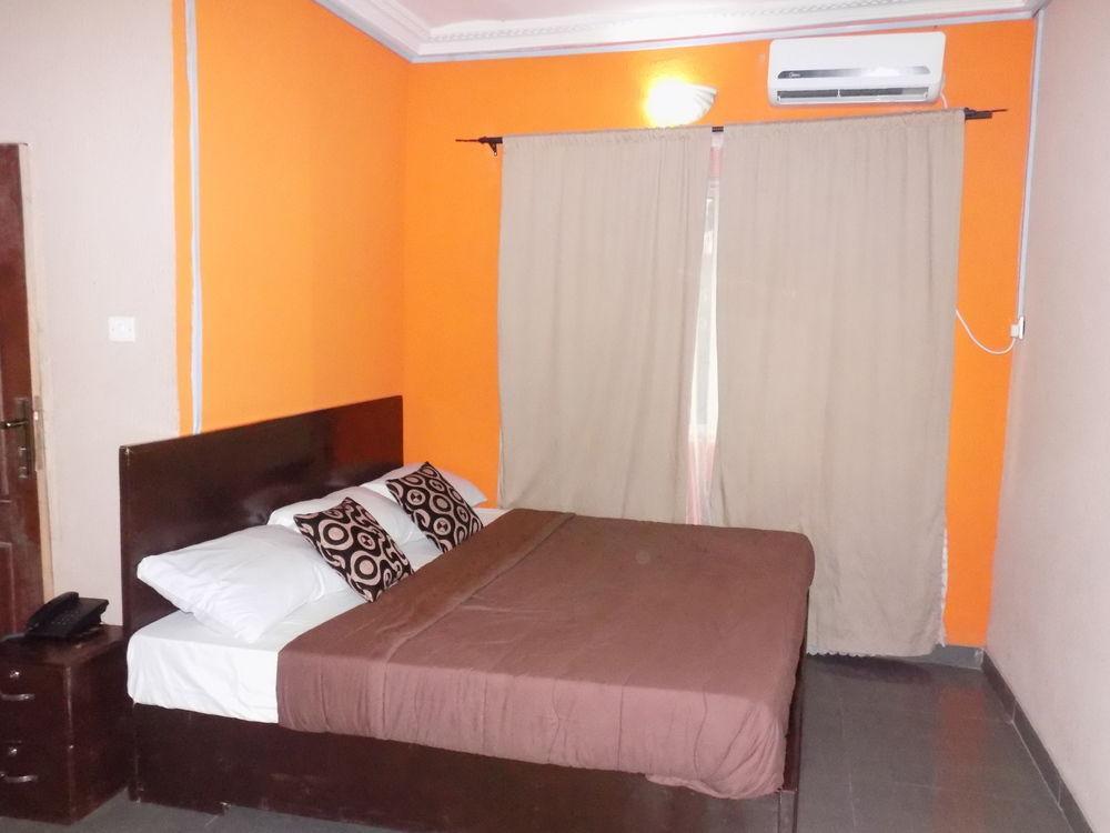 Posh Apartments And Hotel Ikeja Bagian luar foto