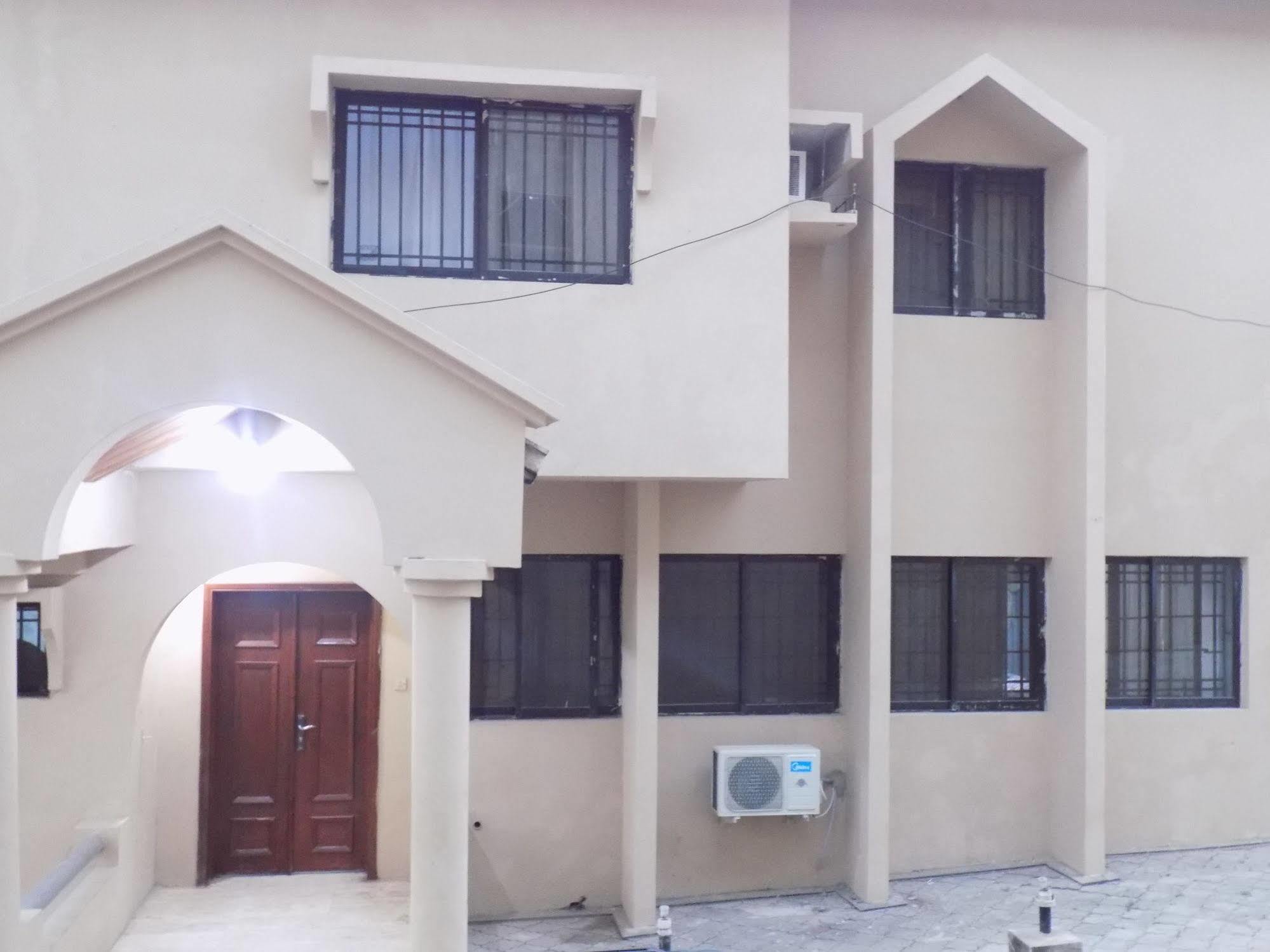 Posh Apartments And Hotel Ikeja Bagian luar foto