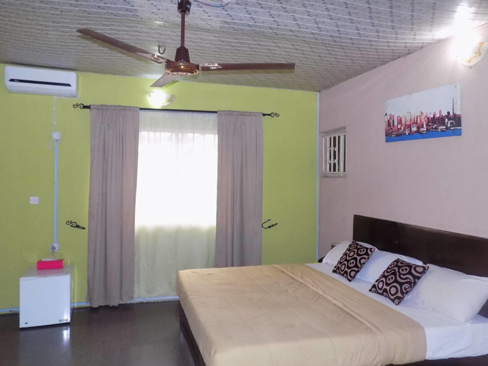 Posh Apartments And Hotel Ikeja Bagian luar foto