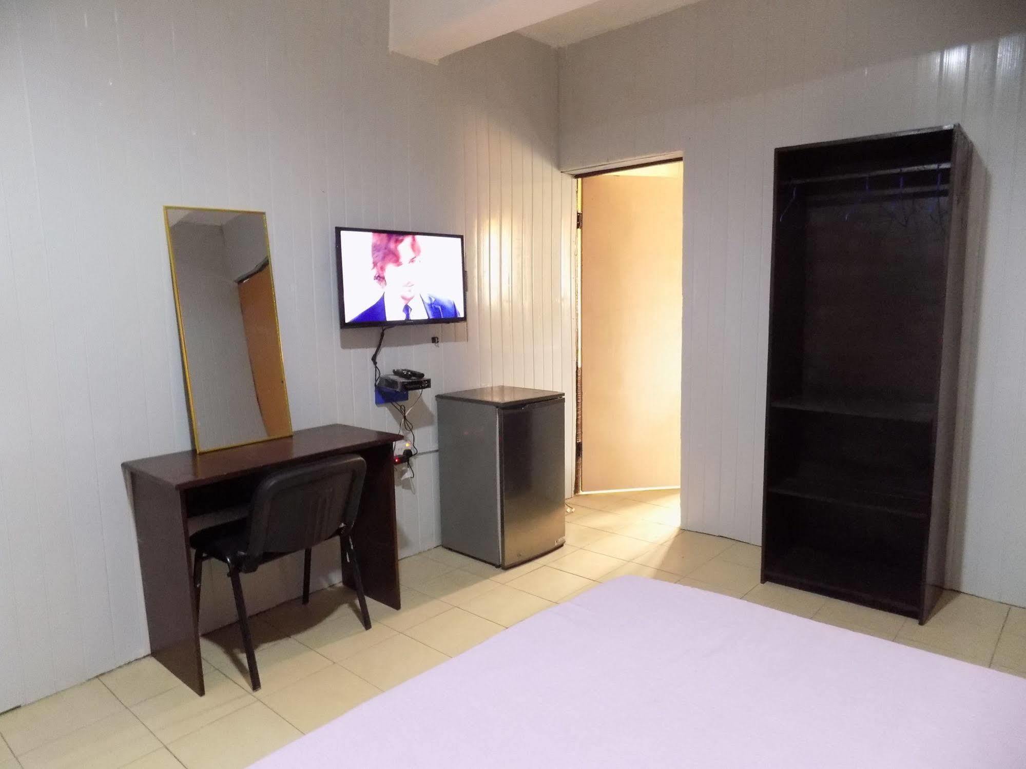 Posh Apartments And Hotel Ikeja Bagian luar foto