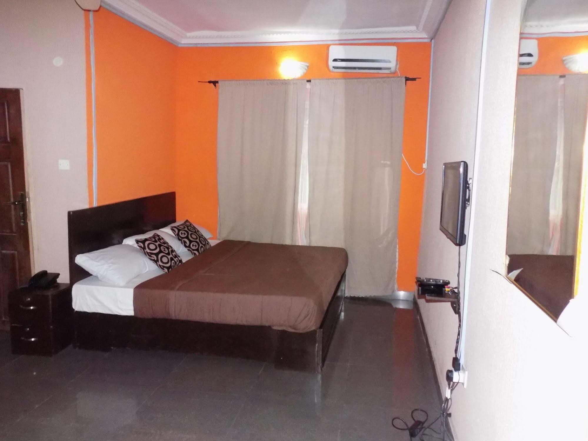 Posh Apartments And Hotel Ikeja Bagian luar foto