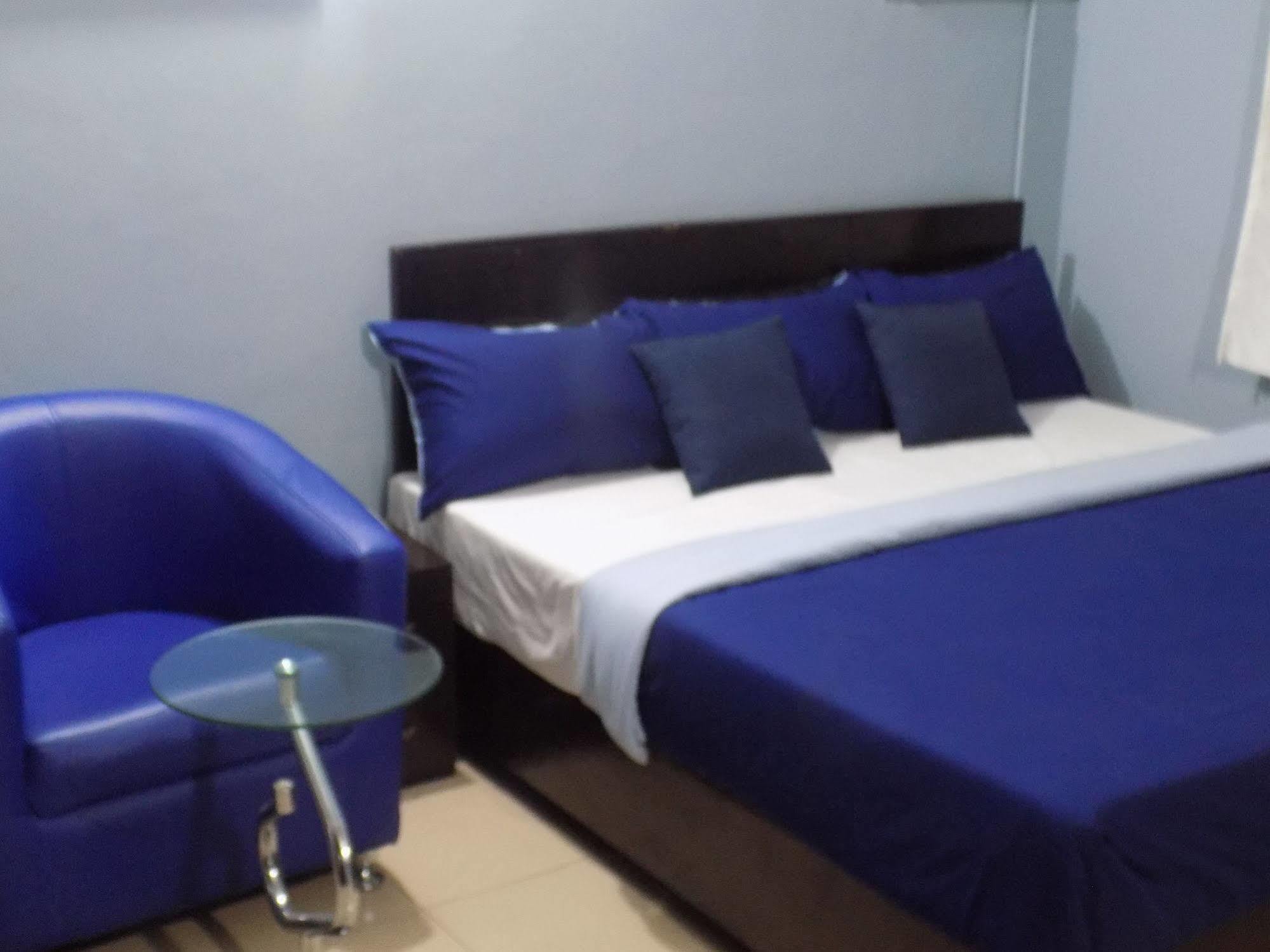 Posh Apartments And Hotel Ikeja Bagian luar foto