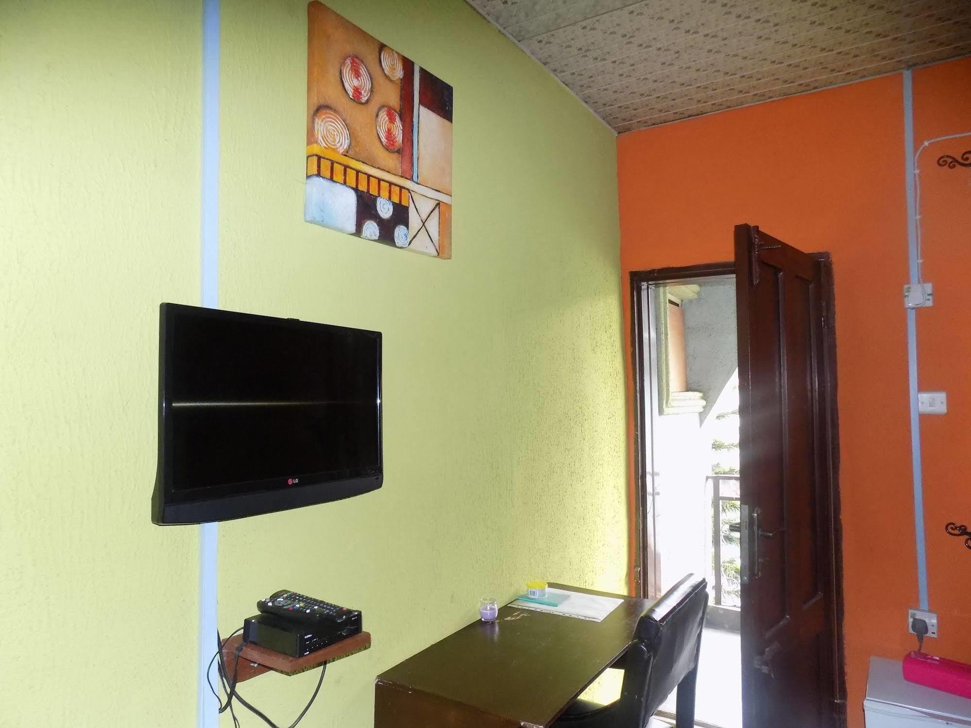 Posh Apartments And Hotel Ikeja Bagian luar foto