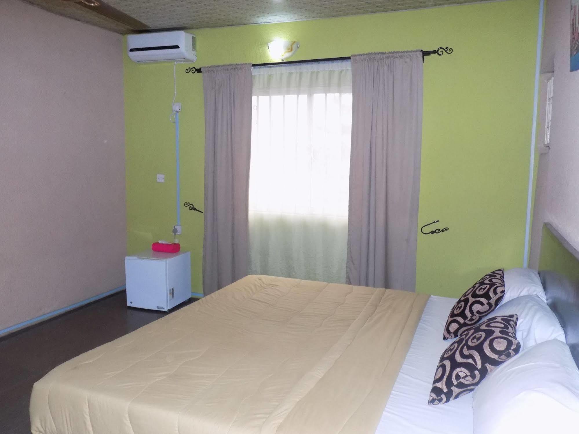 Posh Apartments And Hotel Ikeja Bagian luar foto