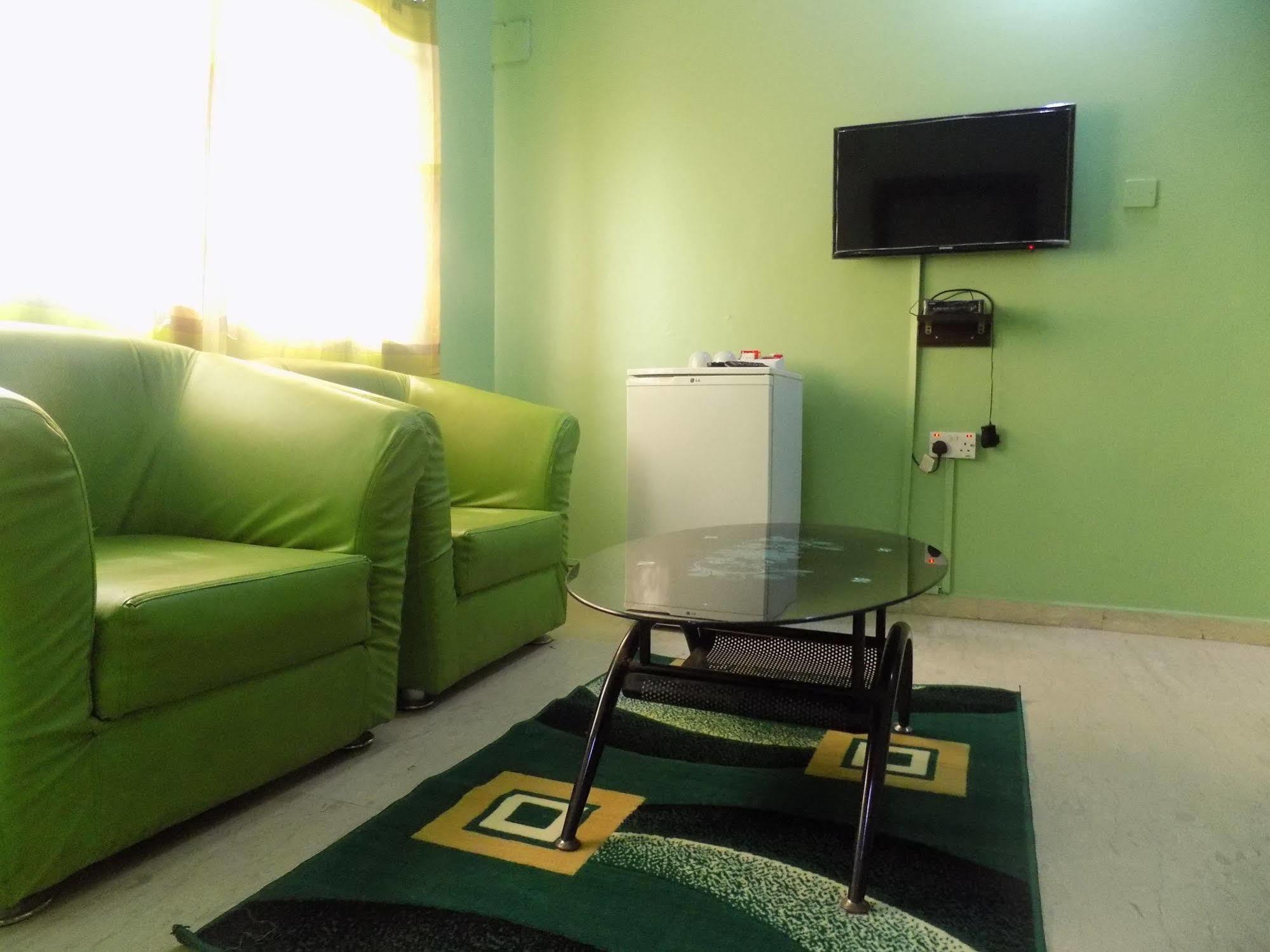 Posh Apartments And Hotel Ikeja Bagian luar foto