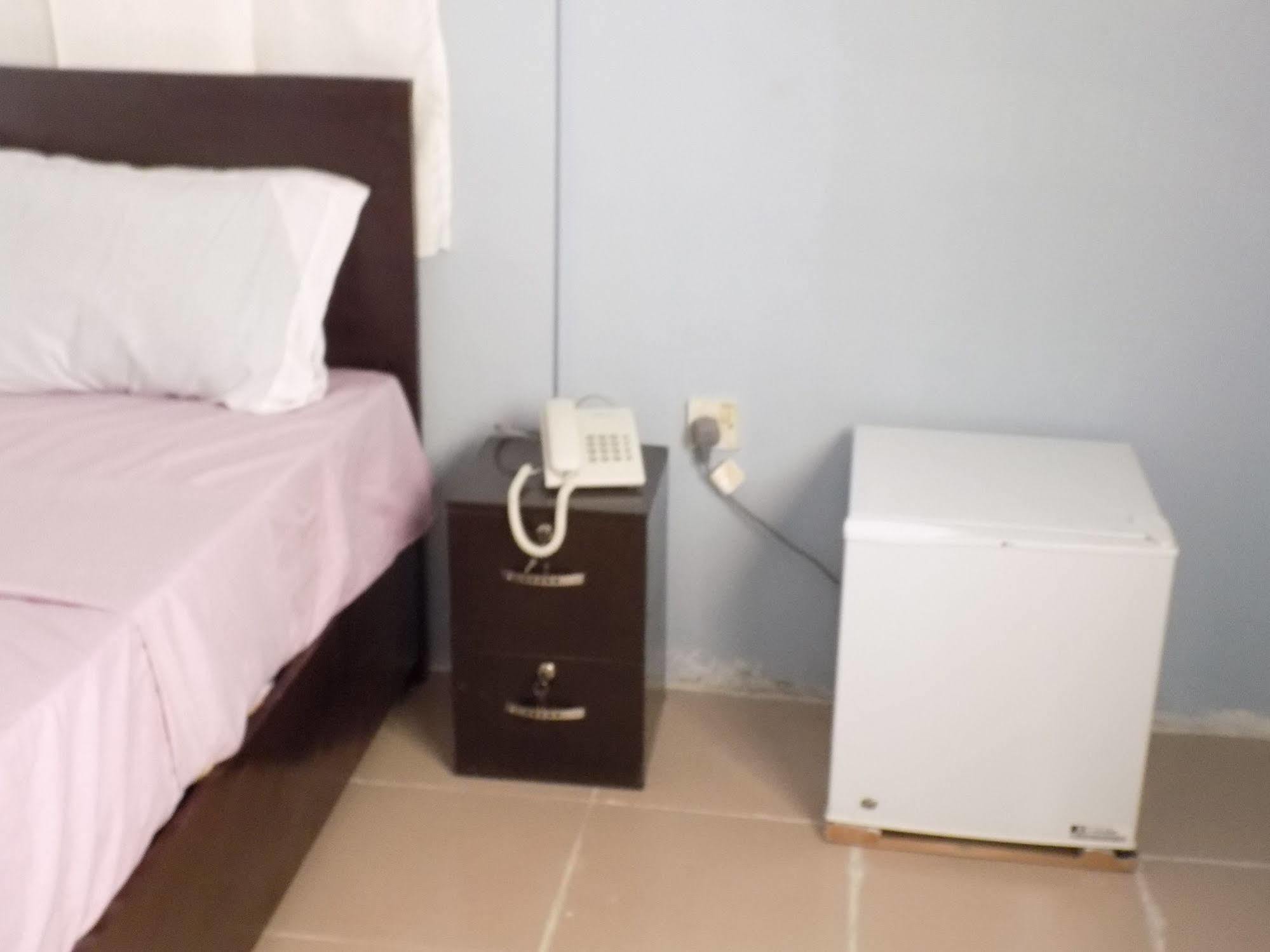 Posh Apartments And Hotel Ikeja Bagian luar foto